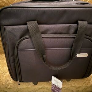 Targus rolling Black computer or travel  Bag NWT